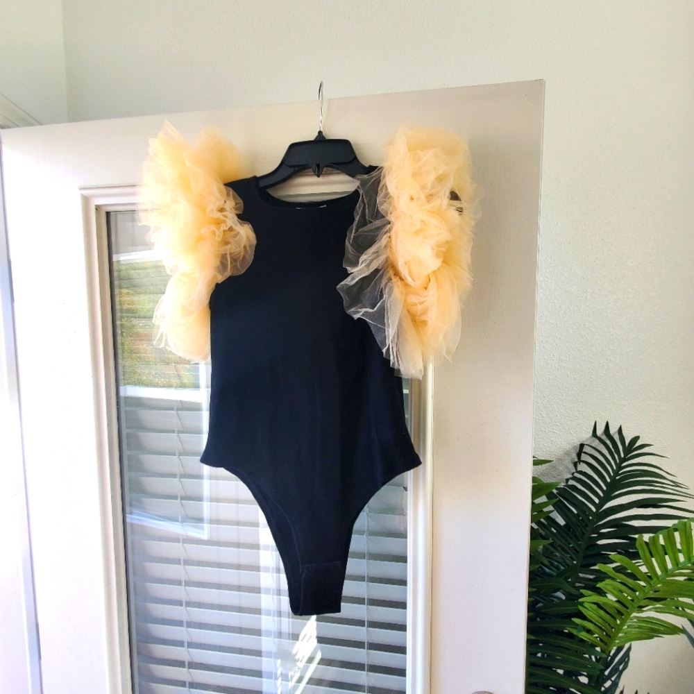 Xela and Vic, bodysuit black, with tulle on the shoulders